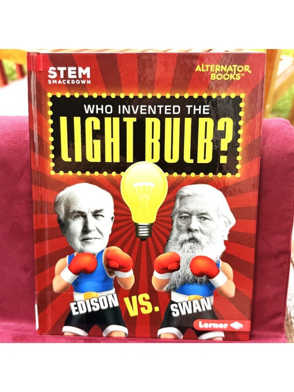 Who Invented the Light Bulb Edison vs Swan Hardcover STEM Smackdown Ex Library